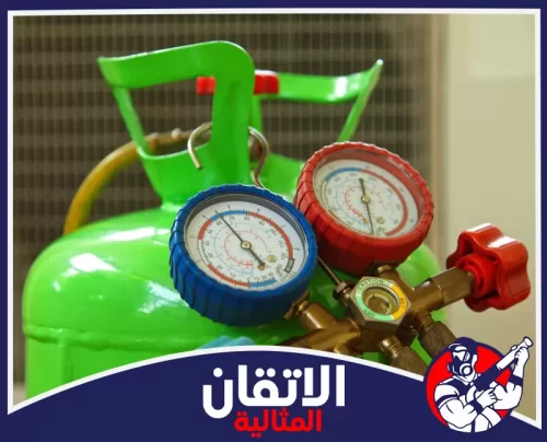 تعبئة فريون مكيف سبليت بالجبيل 0567008659 أتقان المثالية توصيل خرطوم بأسطوانة فريون أثناء تجهيز خدمة شحن مكيفات من اتقان المثالية.